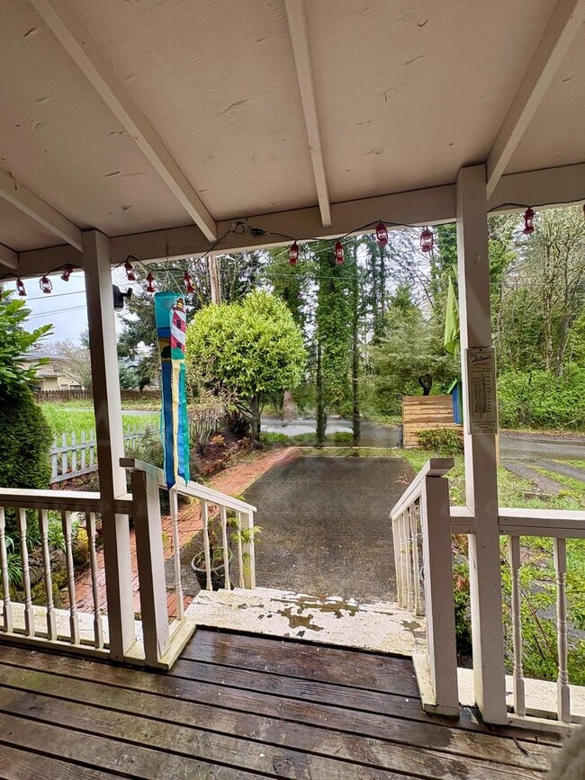 Building Photo - PRICE DROP! Bright & Beautiful Bungalow Near Downtown Port Orchard