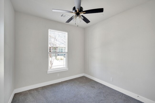 Building Photo - 500 Woodside Trl