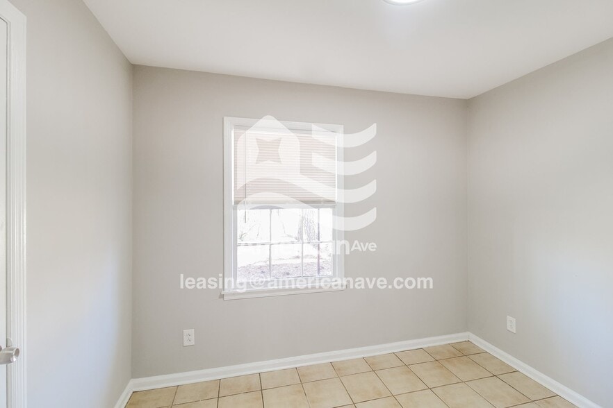 Building Photo - 2306 Watkins Dr