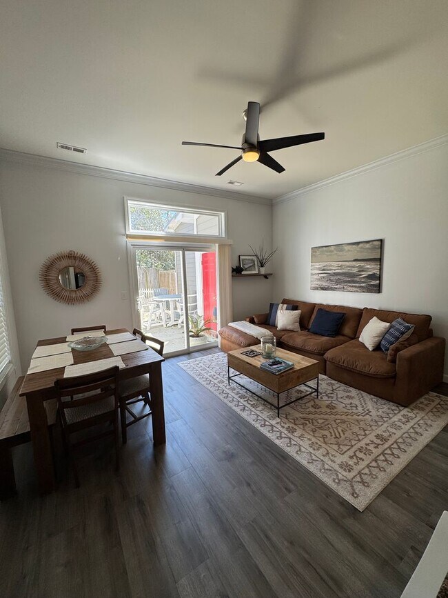 Building Photo - Seagate- Close to Wrightsville Beach