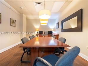 Building Photo - 500 Bayview Dr