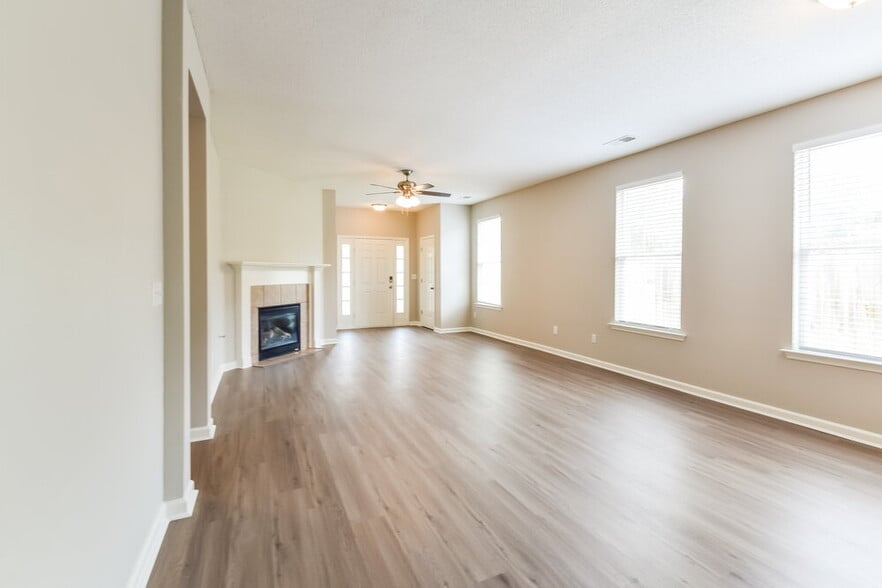 Building Photo - 9973 Fox Run Dr