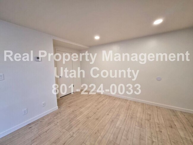 Building Photo - 1146 W 100 N