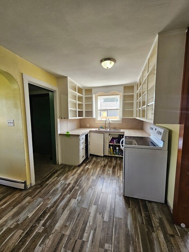 Building Photo - 2 BED | 1 BATH | HOME | CENTRALLY LOCATED ...