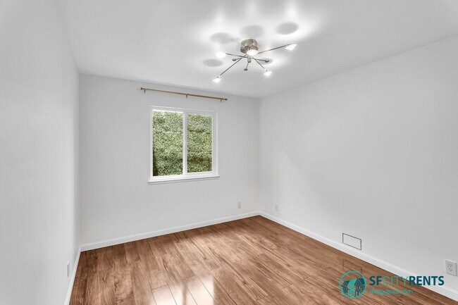 Building Photo - Noe Valley/Dolores Heights: Luxury Condo w/ Expansive Private Deck & 2 Car Parking