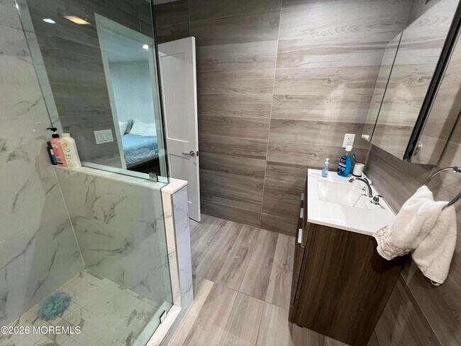 Building Photo - 8 Ridge Rd