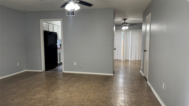 Building Photo - 7925 Grove Ridge Dr