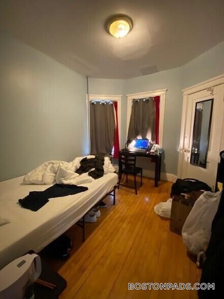 Building Photo - 154 Magazine St