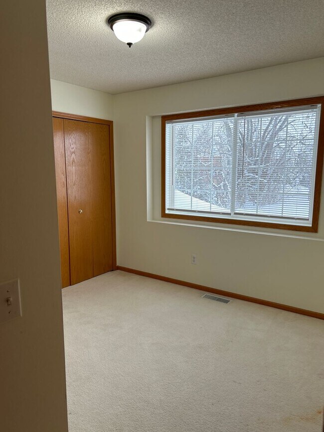 Building Photo - 9326 Inland Ln N