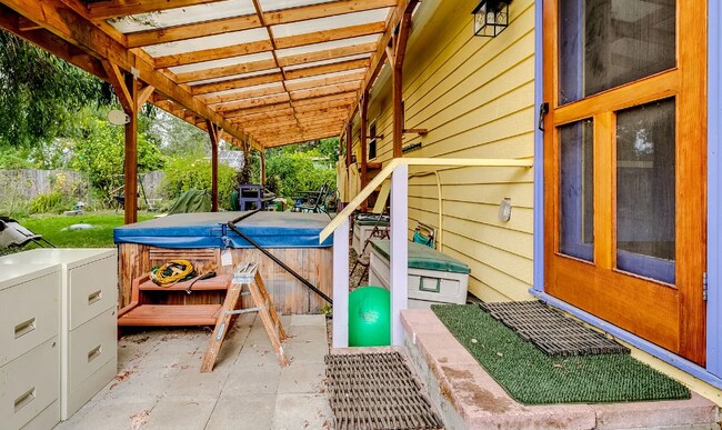 Building Photo - 1940 Hayes St