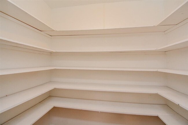 Building Photo - 9400 Doliver Dr