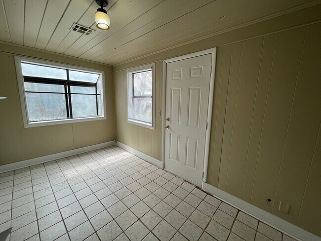 Building Photo - 1144 S Vandalia Ave