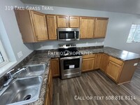 Building Photo - 4 bedroom/ 2 bath in Sun Prairie, WI