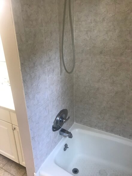 Building Photo - 85 Lyness St