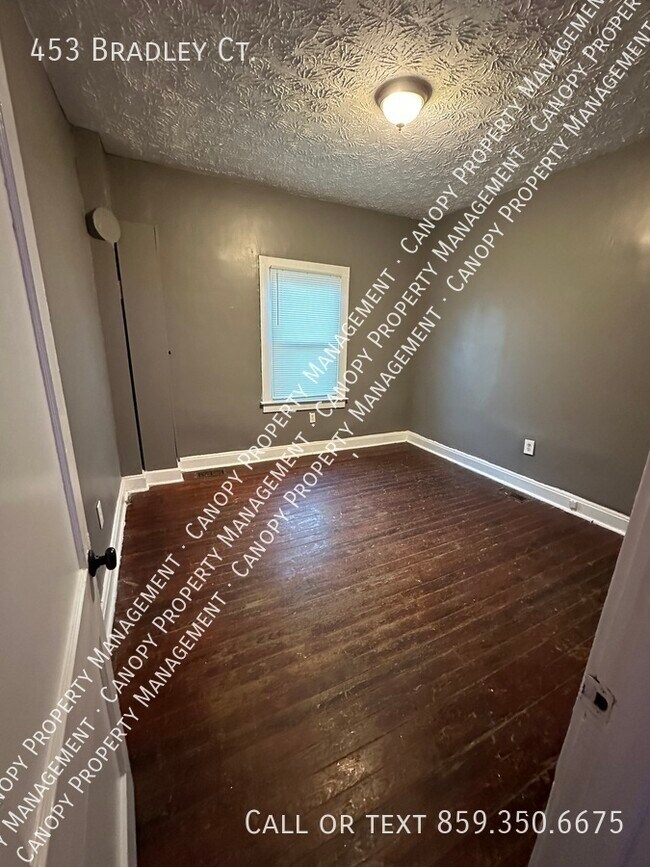 Building Photo - 453 Bradley Ct