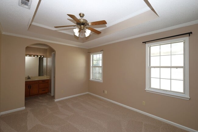 Building Photo - 203 Blue Pool Dr