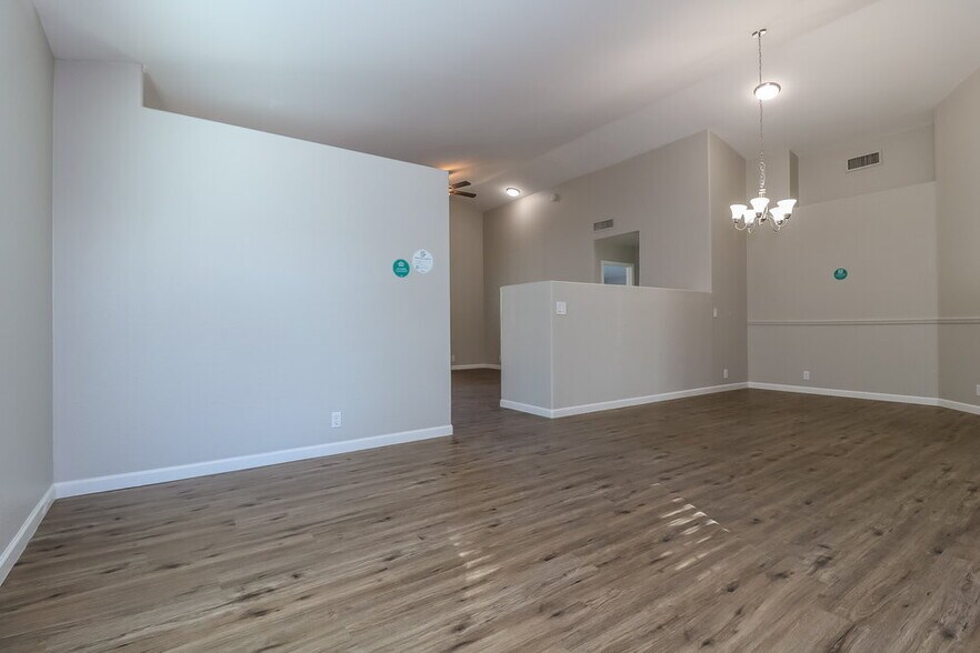 Building Photo - 8936 W Fullam St