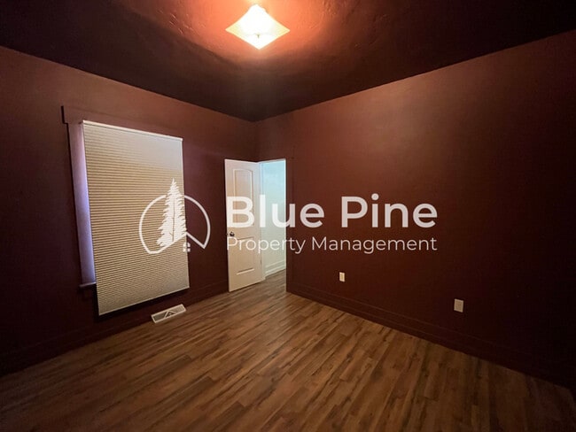 Building Photo - 542 K St