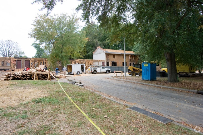 Building Photo - 320 S Walker St