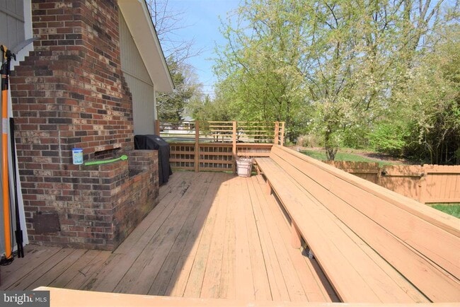 Building Photo - 8811 Badger Dr