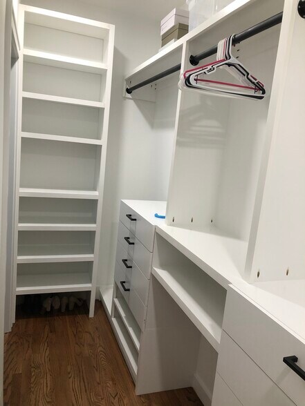 Master walk in closet - 507 Pace St