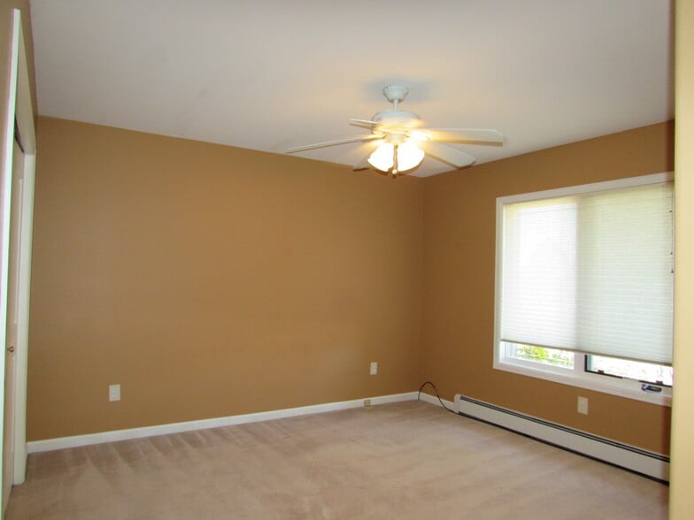 Building Photo - 2677 Cambridge Dr