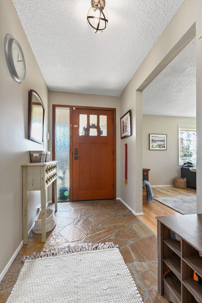 Building Photo - 4bd/2.75ba Seattle House