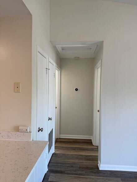 Building Photo - 8610 Beekman Pl