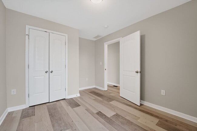 Building Photo - 2 bed 1.5 bath rowhome in Baltimore!