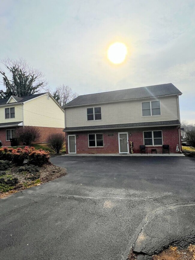 Building Photo - 6118 Igloe Drive