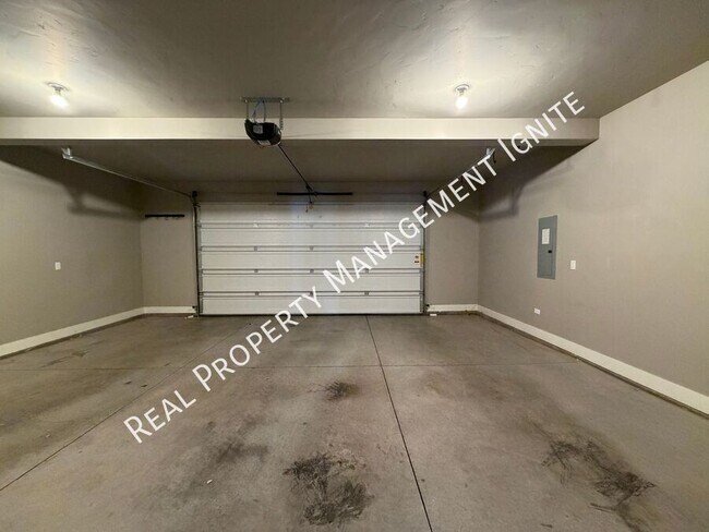 Building Photo - 20531 SE Stanford Pl