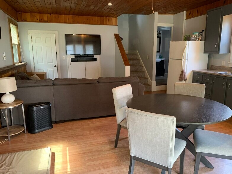 Building Photo - 5 Pollinger Rd