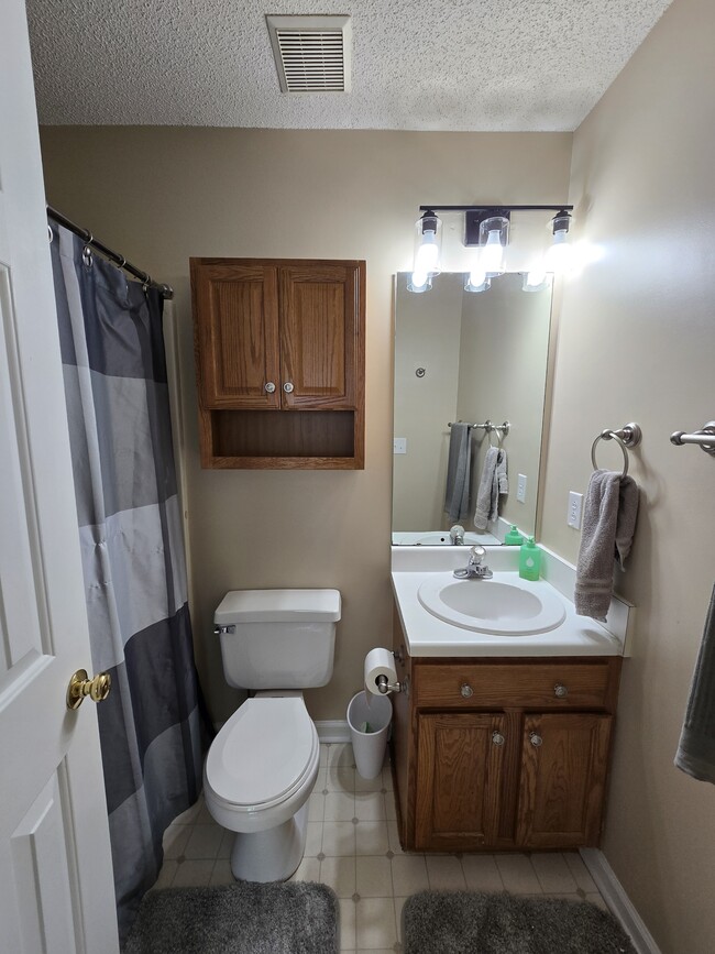 Building Photo - 1500 Oakland Hills Way