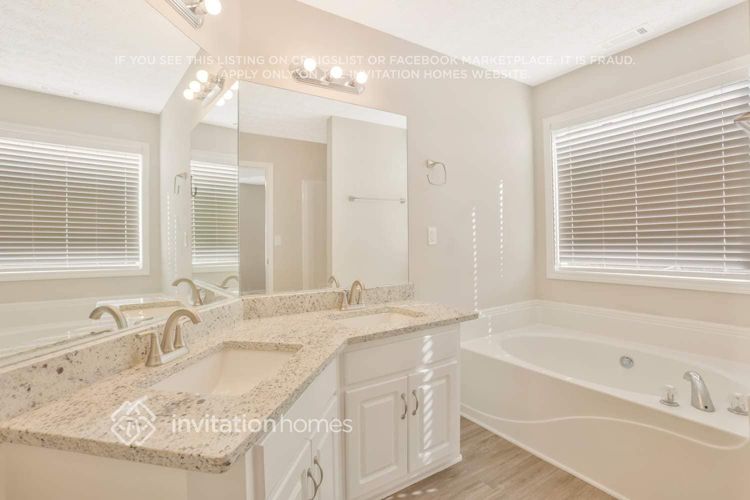 Building Photo - 115 E Lawn Dr