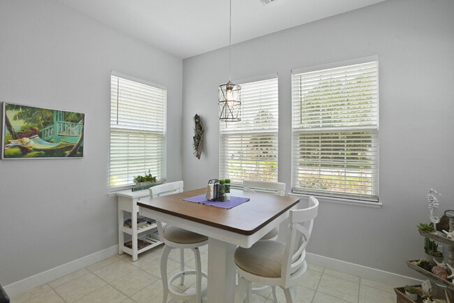 Building Photo - 211 Hampton Cir