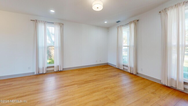 Building Photo - 966 Ingleside Ave