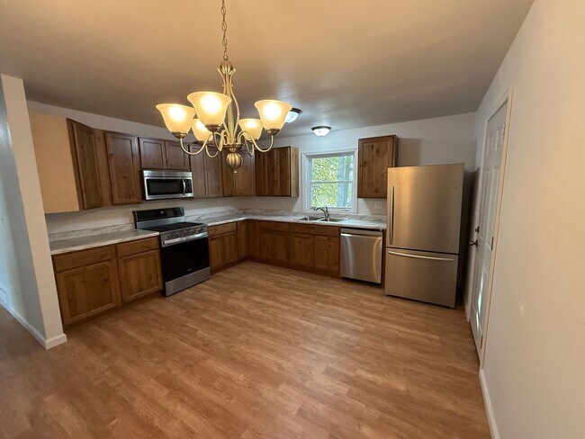 Building Photo - 3 Bedroom Home