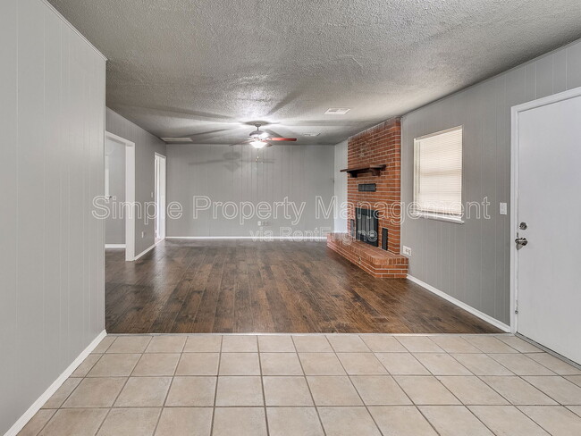 Building Photo - 136 Burton Pl