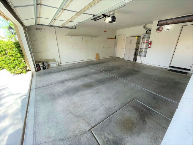 Building Photo - 736 Roddenberry Ave