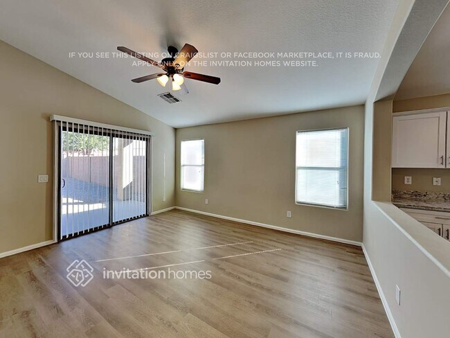 Building Photo - 1088 E Palomino Way