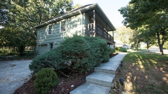 Building Photo - 128 Seneca Ln