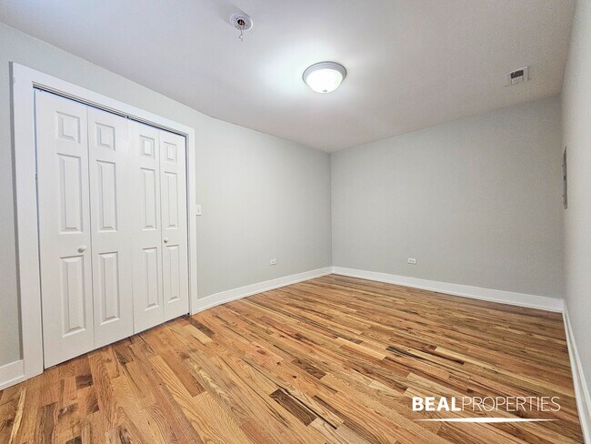Building Photo - 550 W Arlington Pl