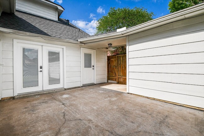 Building Photo - 11615 Trailmont Dr