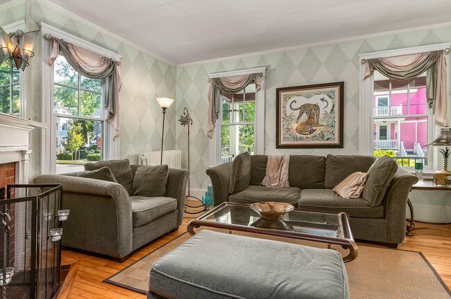 Building Photo - 160 Wibird St