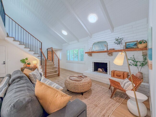 Building Photo - 4954 Dolphin Way