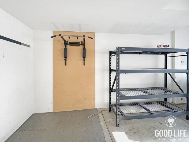 Building Photo - Beautiful 3B/2.5BA Townhouse in Imperial Beach with Loft, Private Patio & 2-Car Garage