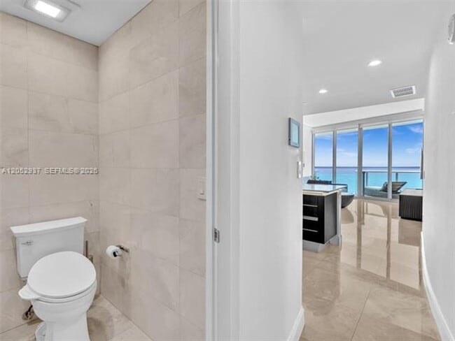 Building Photo - 17001 Collins Ave