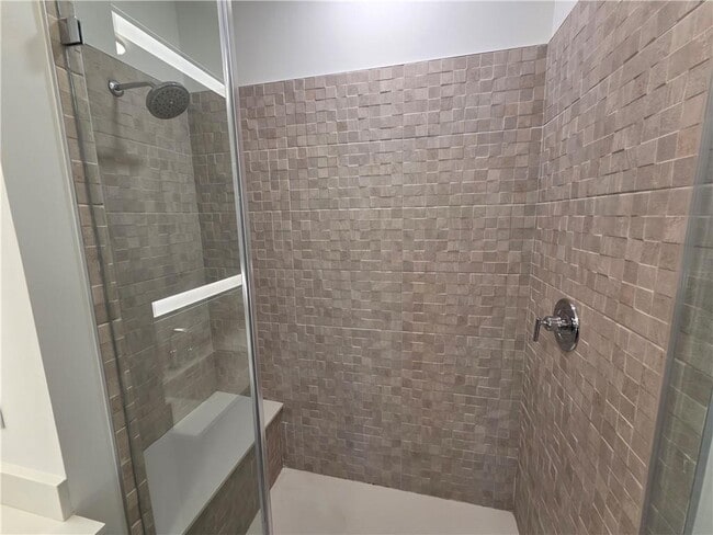 Building Photo - 775 Juniper St NE