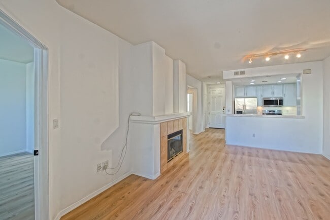 Building Photo - Bright & Airy, Recently Updated 3rd Floor Apartment in the Catalina Building Across from Central ...