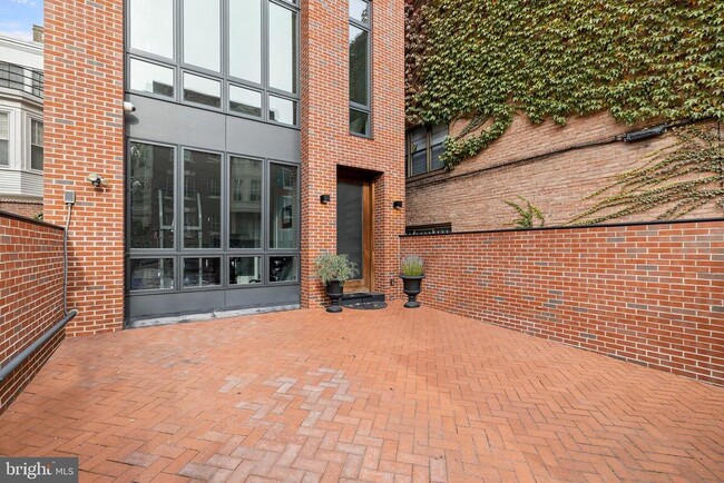Building Photo - 1727 Delancey Pl